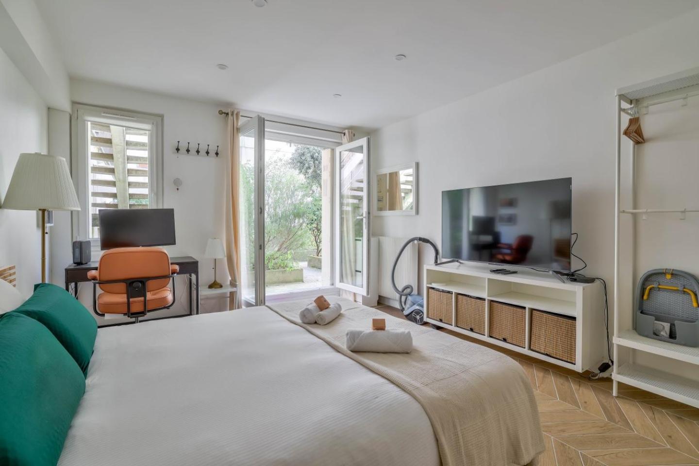 Apartment Superb Bien Equipe Montparnasse Paris